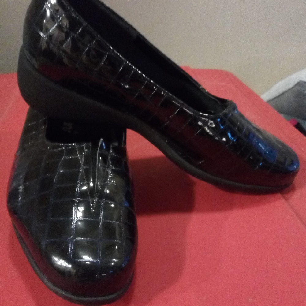 106-7) California Magdesians womens shoe